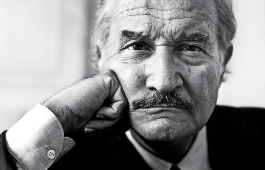 Homenajean en París a Carlos Fuentes, “un hombre político y de letras” 