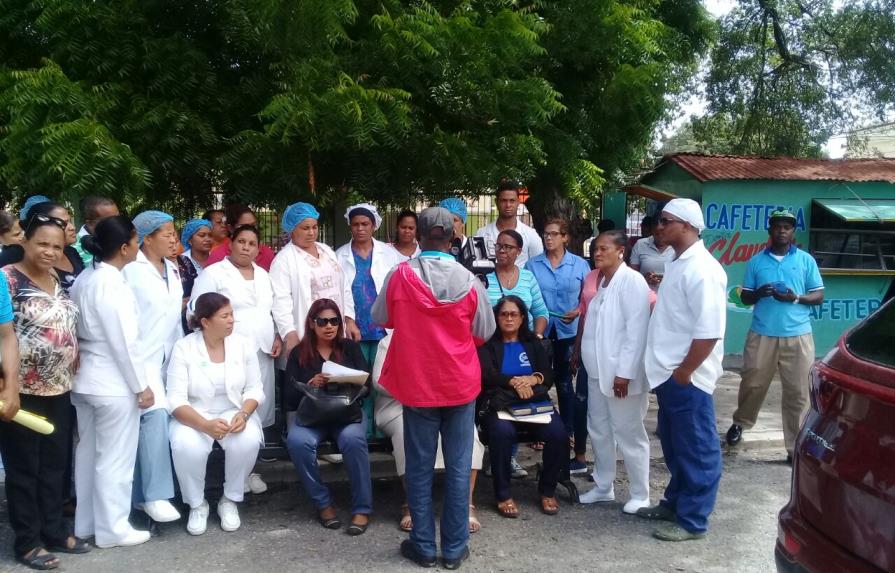 Protestan en Hospital Jaime Mota por enfermero cancelado