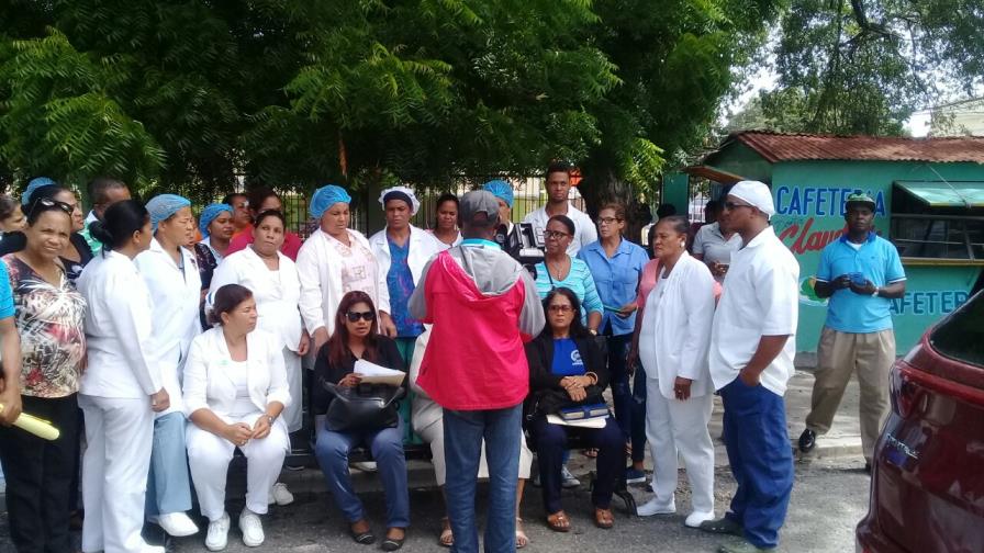 Protestan en Hospital Jaime Mota por enfermero cancelado