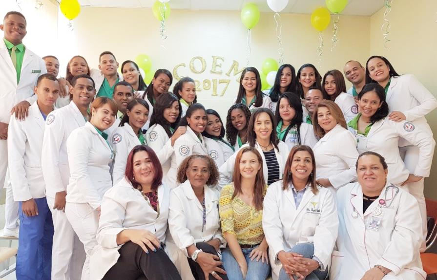 Residentes y enfermeras de la Maternidad de Los Mina reciben capacitación