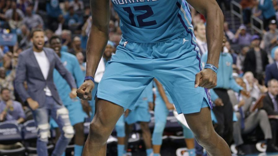 Walker y Howard lideran la victoria de Charlotte 