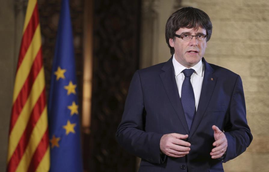 Puigdemont convocará al Parlamento catalán para decidir la respuesta a Rajoy