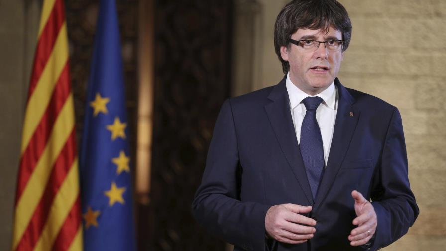 Puigdemont convocará al Parlamento catalán para decidir la respuesta a Rajoy