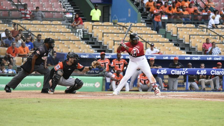 Los Leones derrotan a las Toros