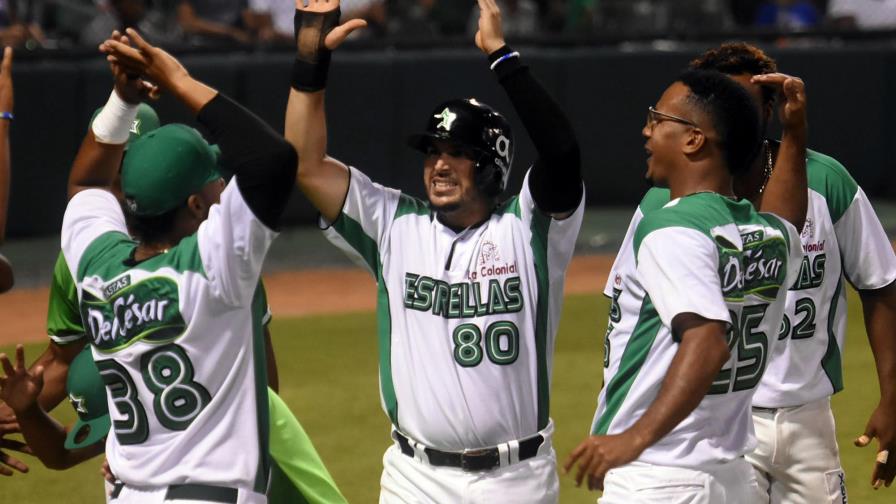 Estrellas se imponen a los Tigres del Licey 4-1
