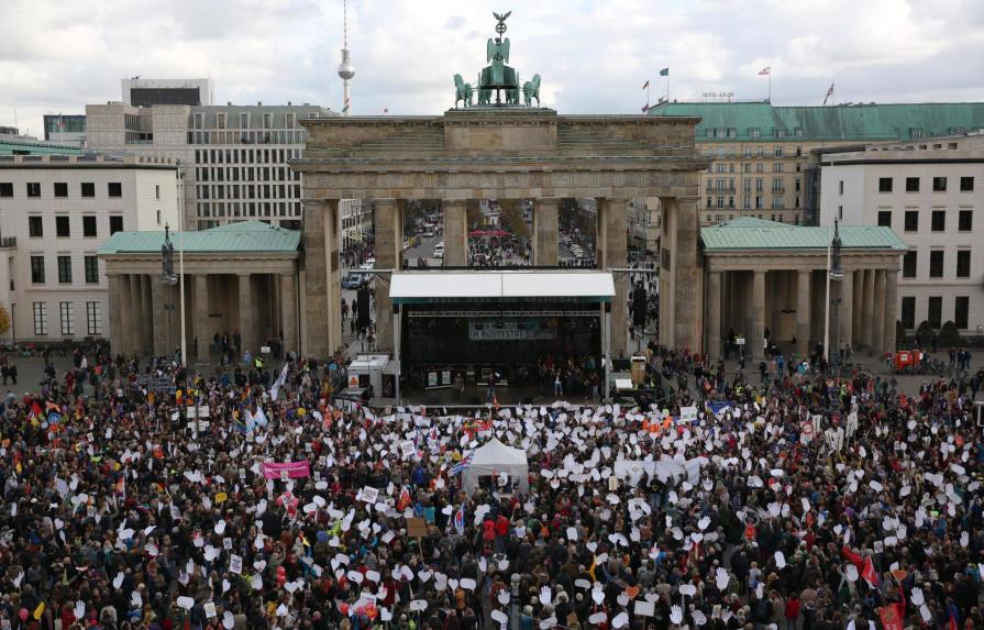 Miles marchan en Berlín contra el odio y el racismo 