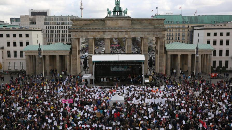 Miles marchan en Berlín contra el odio y el racismo 