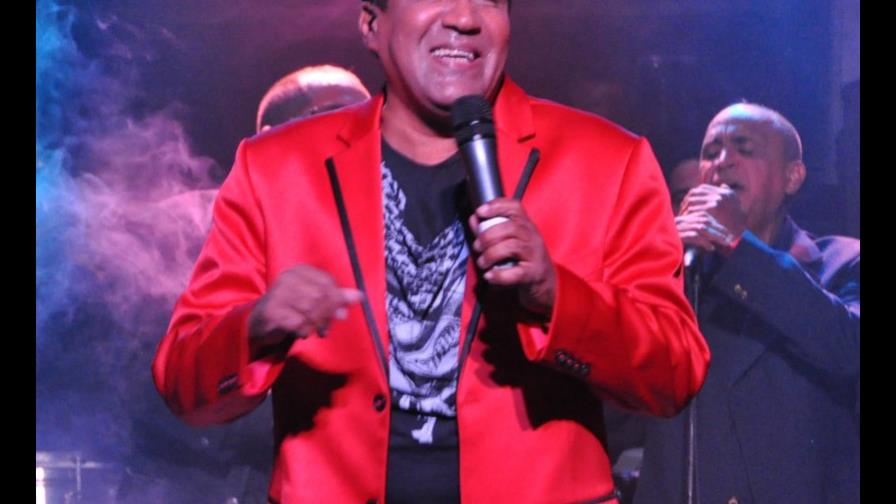 Kinito Méndez ataca “Con el rancho ardiendo”, su nuevo tema