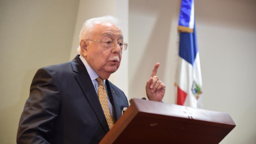 Ministro Isa Conde asegura que no tiene atrasos en sus deberes tributarios