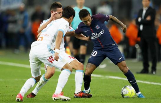 Cavani rescata empate 2-2 de PSG con Marsella; expulsan a Neymar