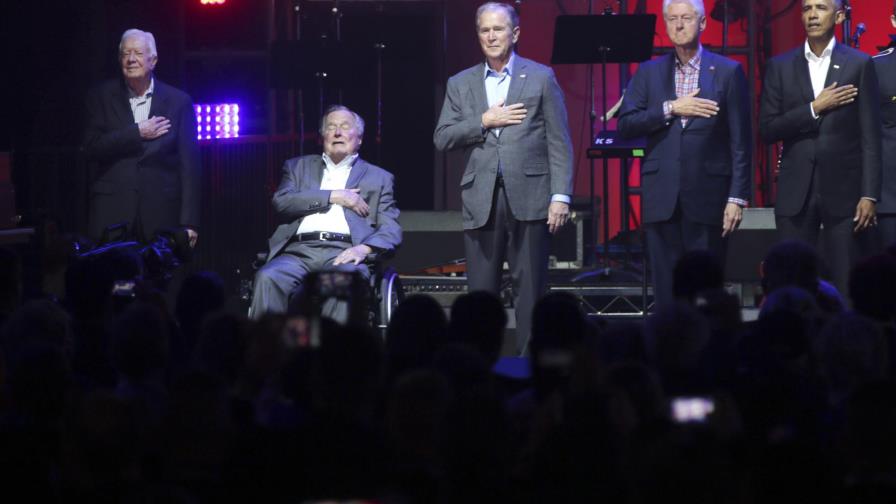 Los cinco expresidentes vivos de EE.UU. recaudan fondos tras los huracanes