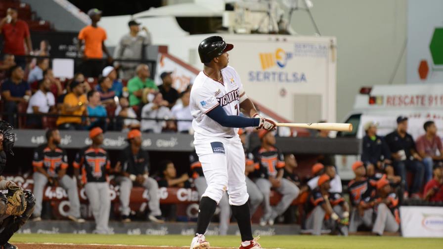 Con hit de Abiatal Gigantes dejan en el terreno a los Toros