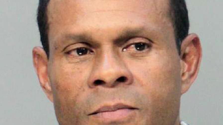 Acusado de tratar atentar en centro comercial de Miami se presenta ante juez