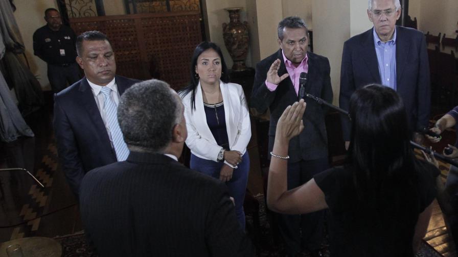 Oposición venezolana sufre nuevo revés por juramentación de gobernadores Oposición venezolana sufre nuevo revés por juramentación de gobernadores