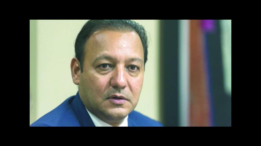 Abel rechaza aumento del pasaje en Santiago