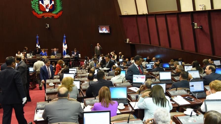 Aprueban en segunda lectura proyecto ley prohíbe fumar en lugares cerrados 