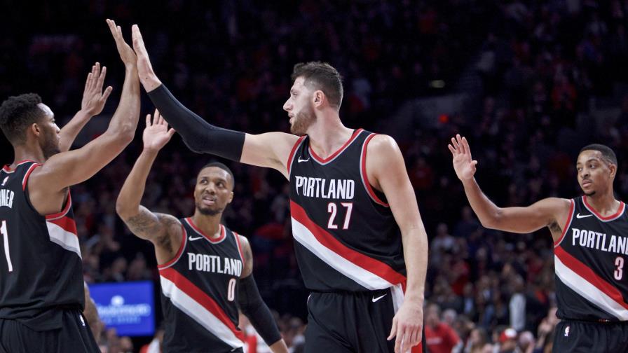 Trail Blazers ganan otro juego inaugural en casa 
