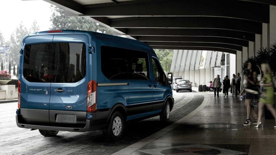 Ford llama a revisión más de 103.000 furgonetas y camionetas en Norteamérica