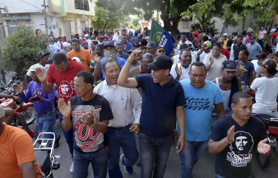 Varios pueblos del Cibao en huelga en demanda de obras al Gobierno