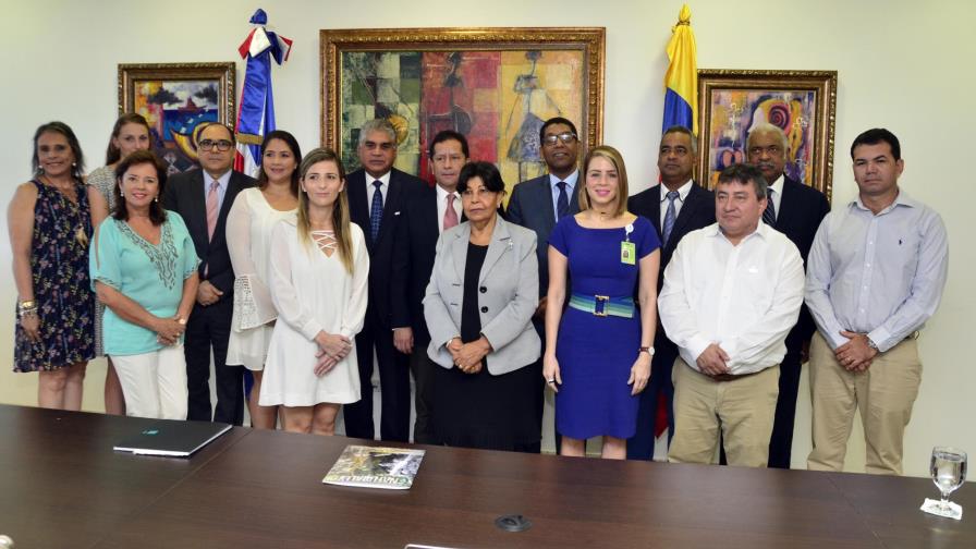 Empresarios colombianos exploran sector turístico dominicano 