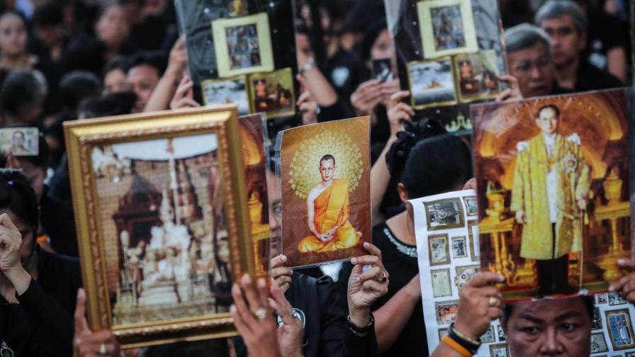 Comienza el funeral del rey de Tailandia luego de un año de su muerte