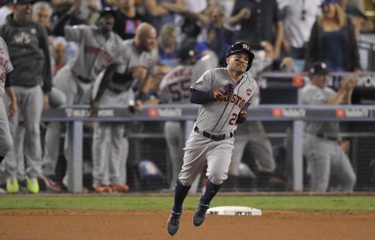 Tan espectacular como puede ser, Houston iguala 1-1 la Serie Mundial al vencer a los Dodgers 