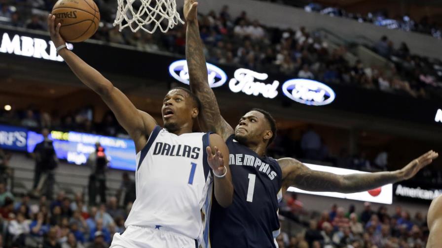 Los Mavericks ganan el primero con gran actuación de Smith