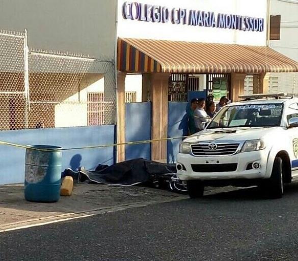 Matan motorista  frente al colegio Montessori 