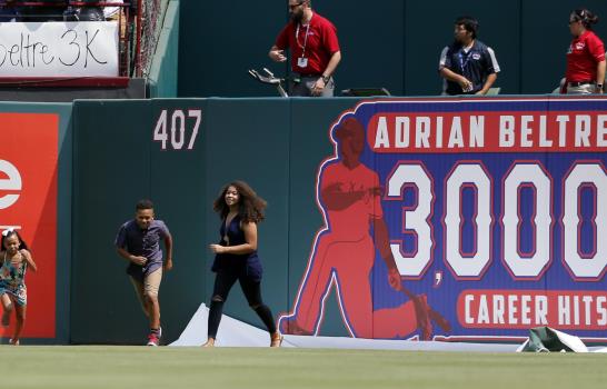 Ministerio de Deportes, MLB, Fedobe y Telemicro se unen para recibir a Adrian Beltré