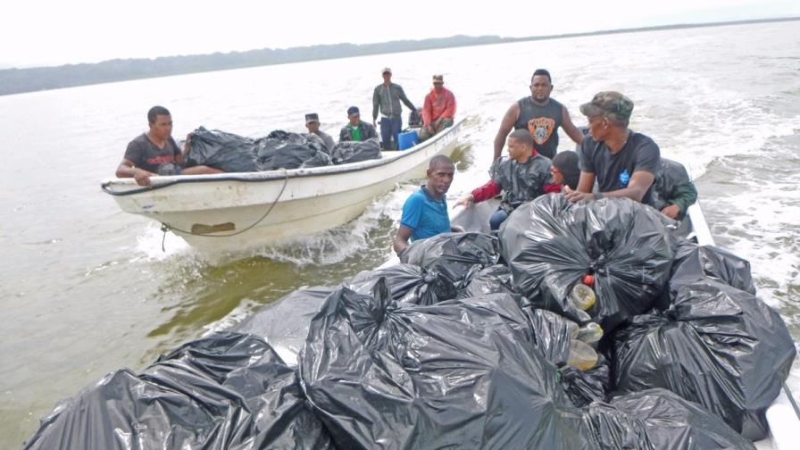 Costas se llenan de plásticos en el Este
