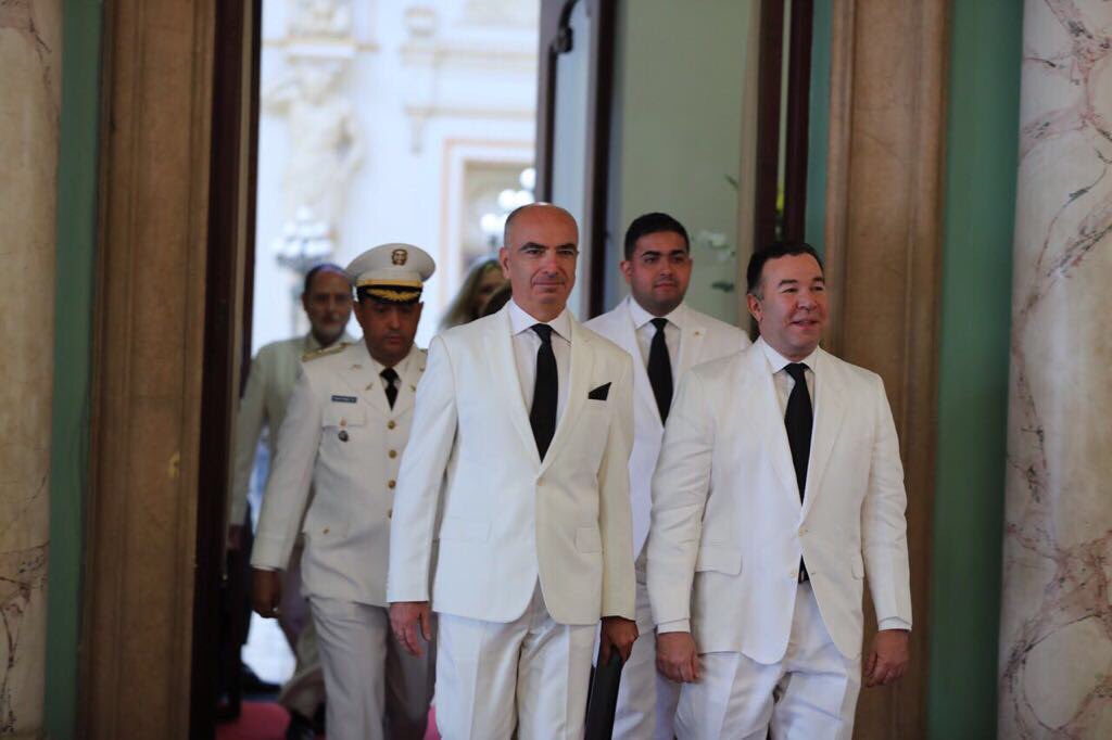 Gianluca Grippa, embajador de la Unión Europea, cuando era conducido por el personal de protocolo a entregar sus cartas credenciales al presidente Medina.