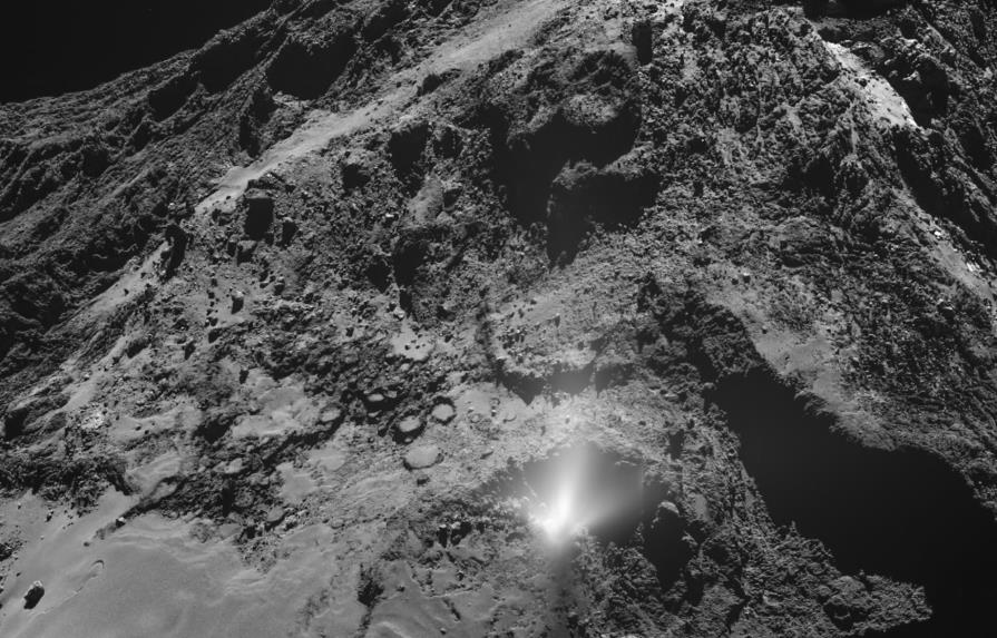 Rosetta también registró una columna de polvo del interior del cometa 67P