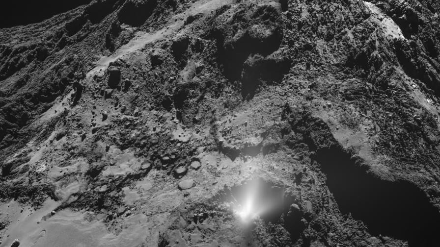 Rosetta también registró una columna de polvo del interior del cometa 67P