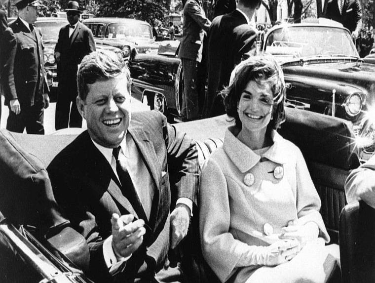  Trump permite publicar miles de archivos sobre Kennedy, pero retiene algunos
