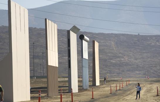 EE.UU. termina prototipos para el muro que Trump prometió en frontera con México