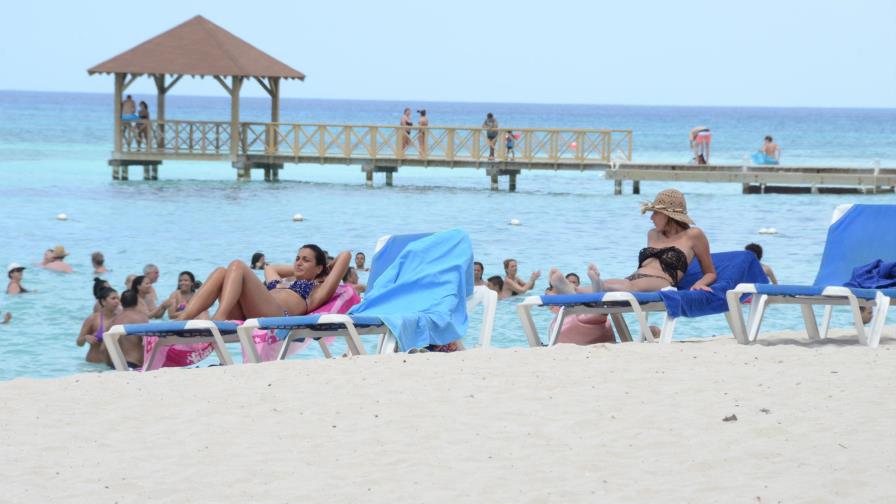 Paso de huracanes provocó menor llegada de turistas