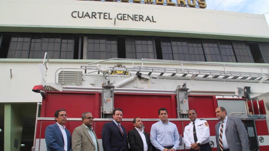 Alcaldía de Miami dona dos camiones bomberos al ayuntamiento del Distrito Nacional 