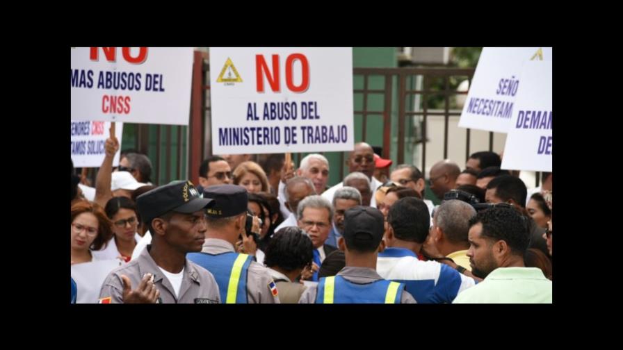 Médicos podrían comenzar noviembre con huelga general