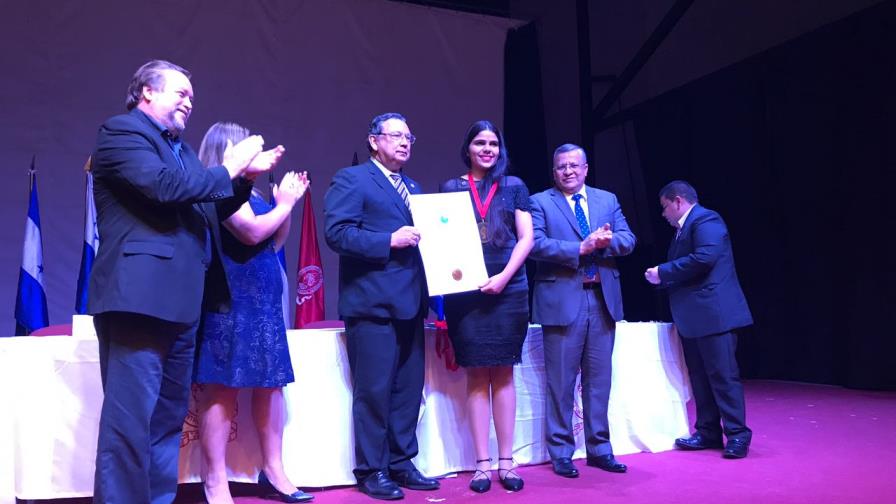 VIDEO: Dominicana recibe  Premio Regional a la Excelencia Académica Rubén Darío 2017