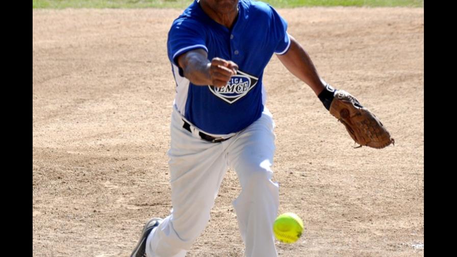 División de honores en la liga Emce de Sóftbol