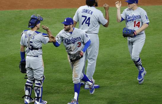 Dodgers ganan a los Astros y aseguran regreso de la Serie a Los Angeles