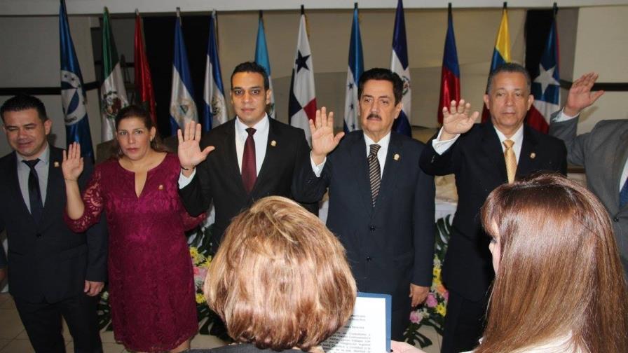 Gustavo Montalvo felicita a Tony Raful por su elección presidente del Parlacen