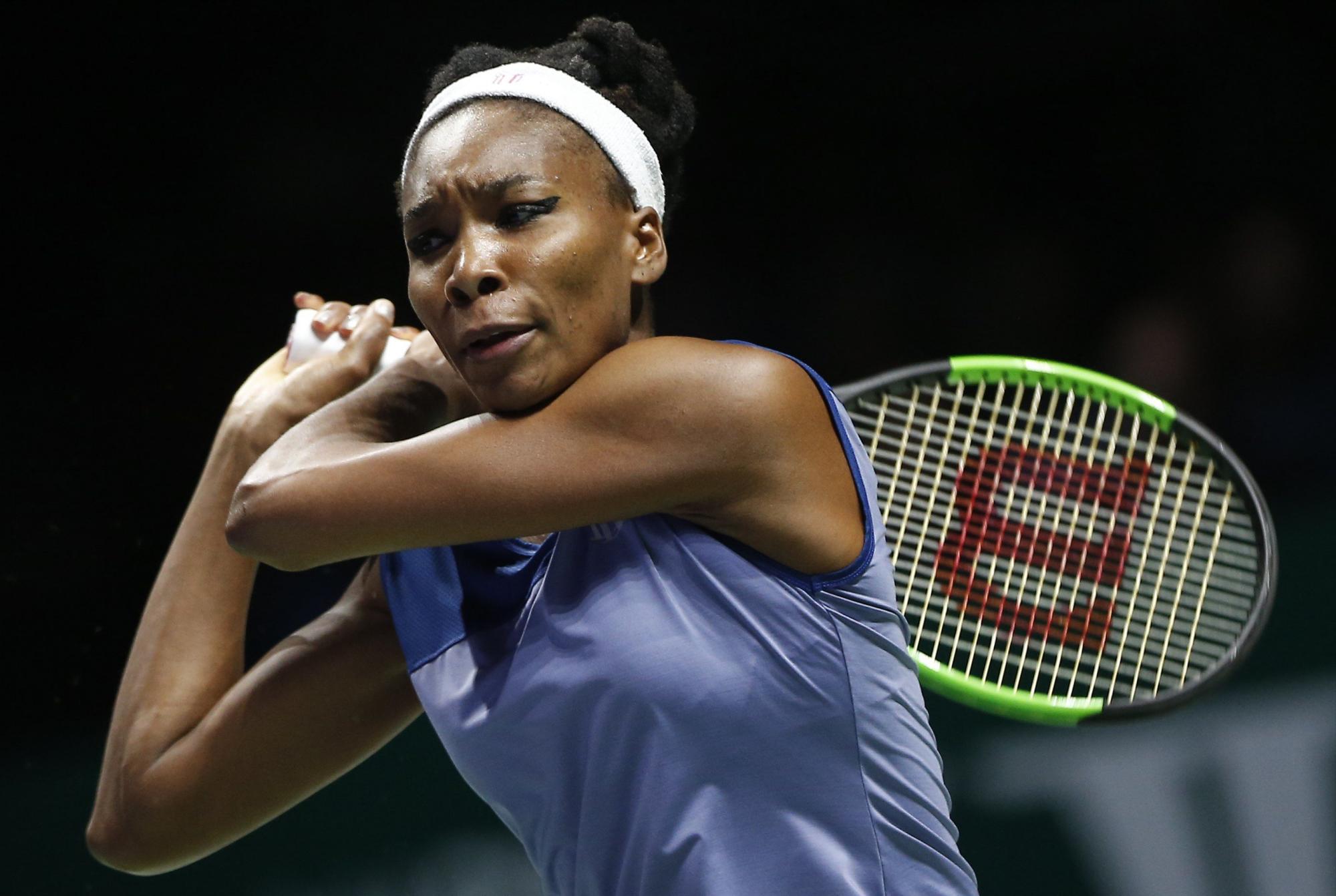 Venus Williams en acción en el partido que perdió de Caroline Wozniacki para 6-4, 6-4  para ganar el WTA de Singapur el domingo 29 de octubre del 2017.