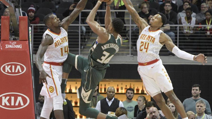 Antetokounmpo anota 33 y Bucks doblegan a Hawks 