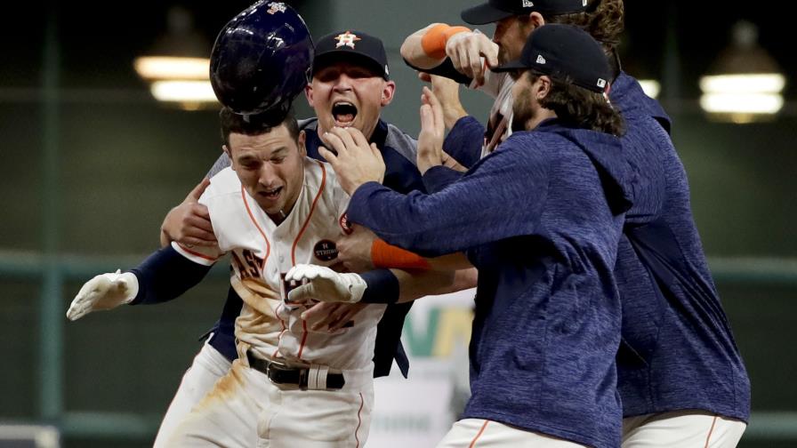 Luego de otro triunfo loco, Astros están a un paso del título