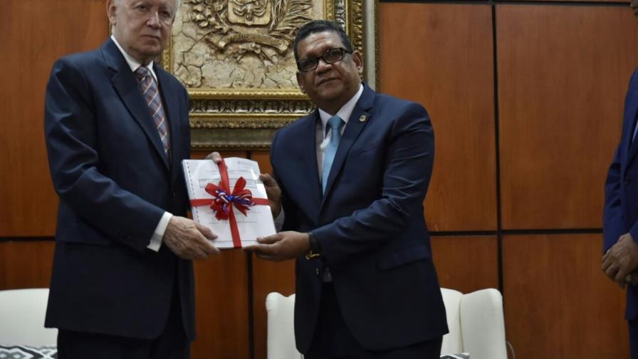 Comisión asesorará a los diputados sobre leyes para adecuar Constitución de 2010