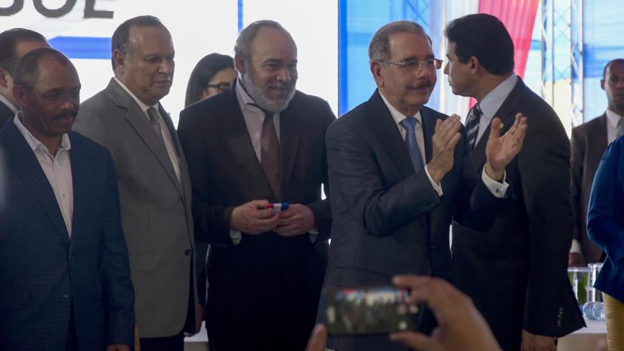 Presidente Medina entrega obras en Madre Vieja, San Cristóbal Presidente Medina entrega obras en Madre Vieja, San Cristóbal