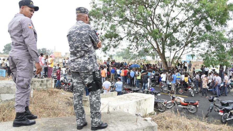 Sepultan raso asesinado frente a su vivienda en Los Guarícanos 
