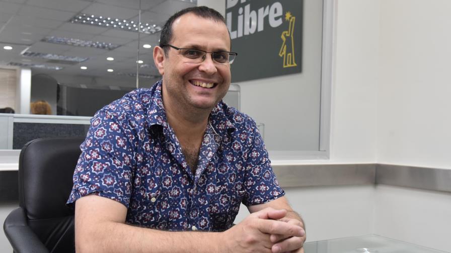 Artista español Santiago Ydáñez trae al país su exposición Fulgor