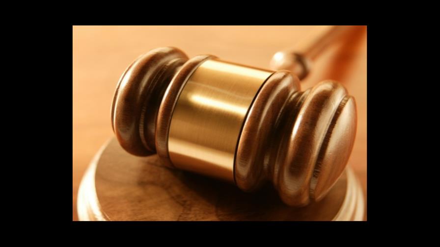 Dictan medida de coerción a mujer le roció “ácido del diablo” a otra